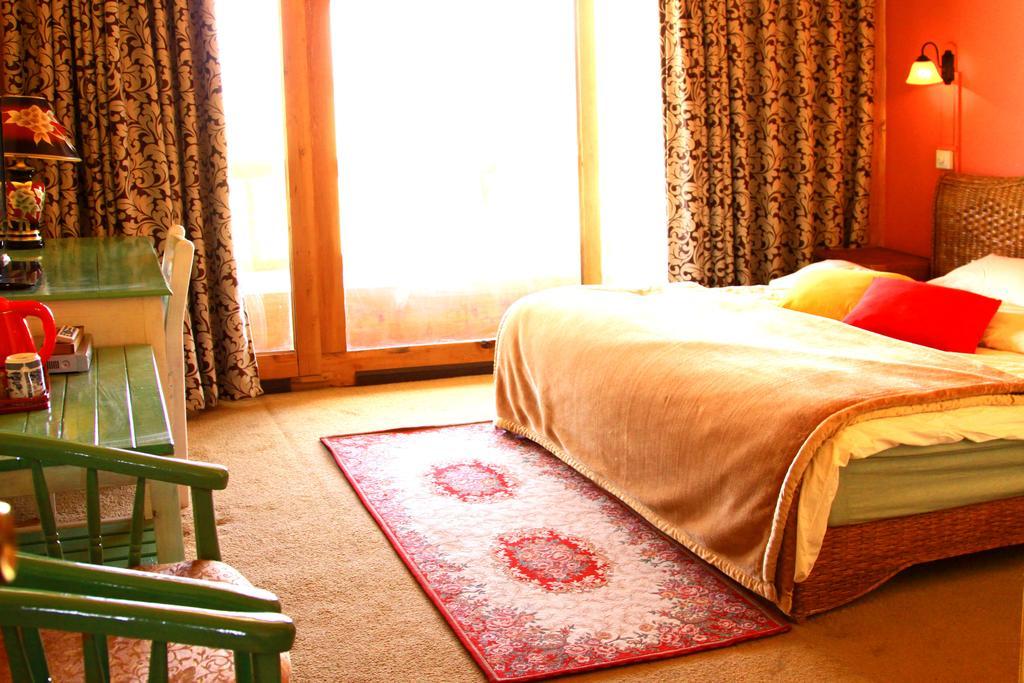 Shangri-La Lao Shay Youth Hostel Extérieur photo